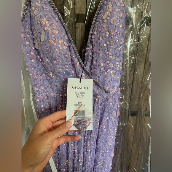 Sherri Hill deep v-neck sequin gown in lilac size 0 - Picture 5 of 7